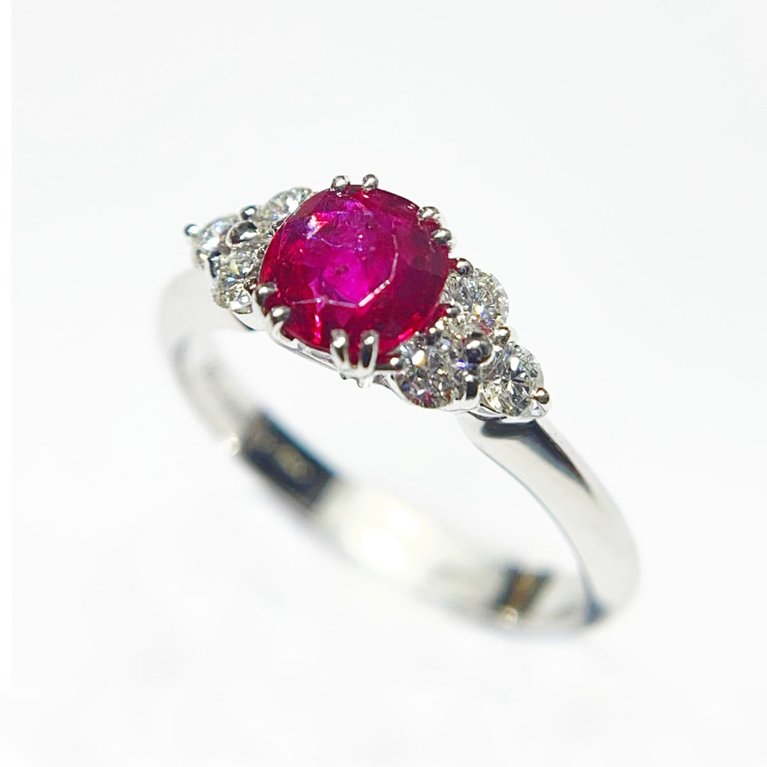 Lenses 18kt white gold 0.94ct ruby ring and diamonds