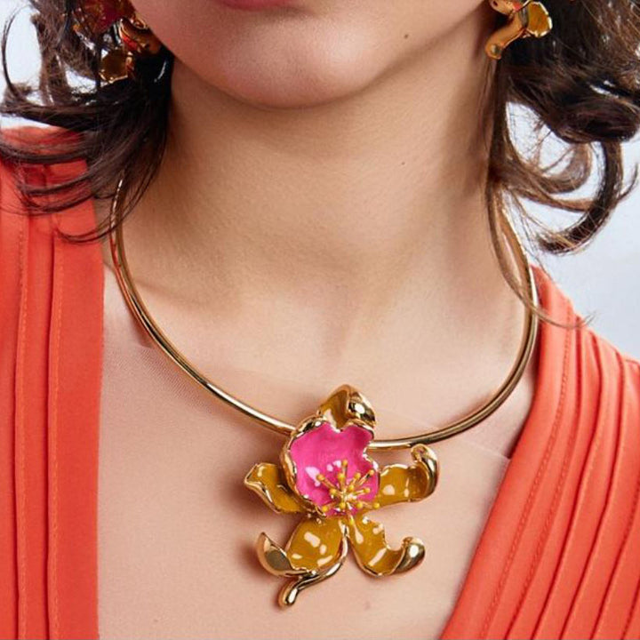 Federica Rossi Orchid Flower stijve choker ketting brons PVD afwerking 18kt goud email FR.GI.26