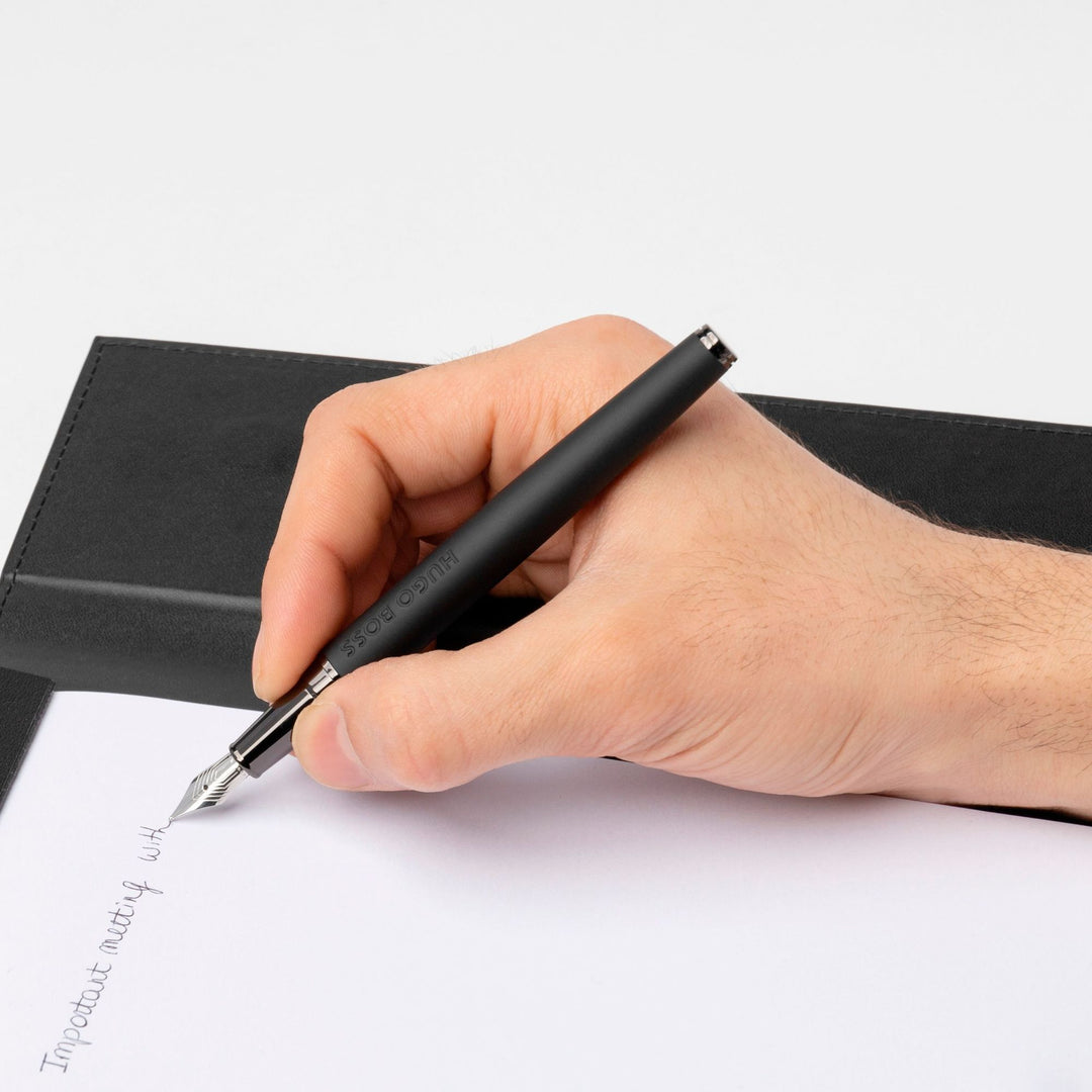 Hugo Boss Fountain Pen Loop Black Iconic HSG3522A