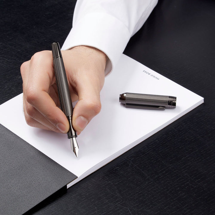 Hugo Boss Elemental Gun fountain pen HSI4652D