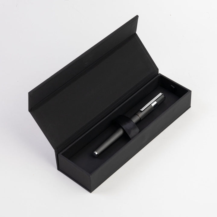 Hugo Boss Gear Pinstripe Kugelschreiber Schwarz / Chrom HSV2855A