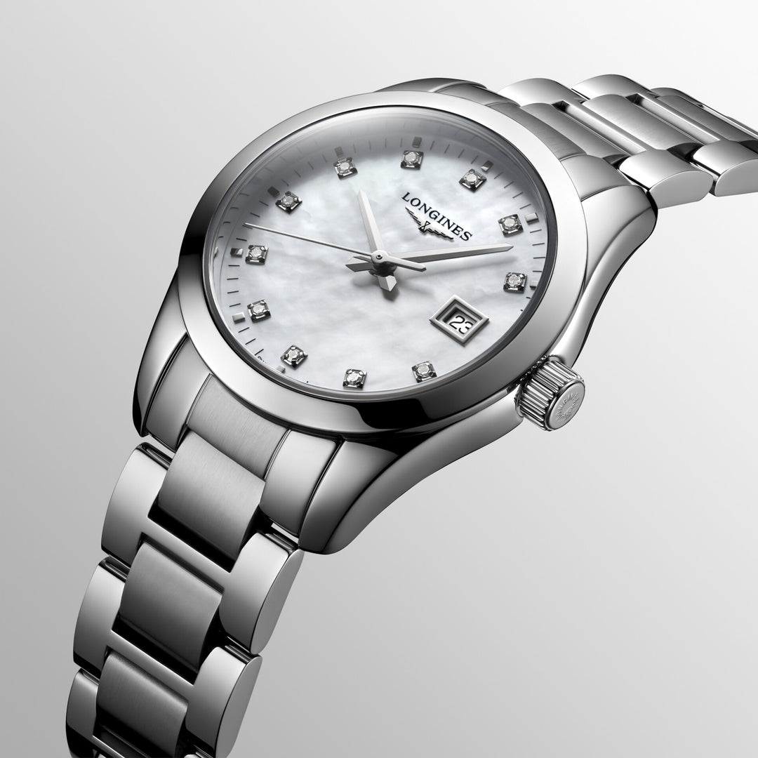 Longines Conquest Classic horloge 29 mm parelmoer diamanten quartz staal L2.286.4.87.6
