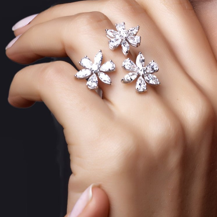 Zydo drievoudige bloemenring met peer, marquise en ronde diamanten roségoud 53613