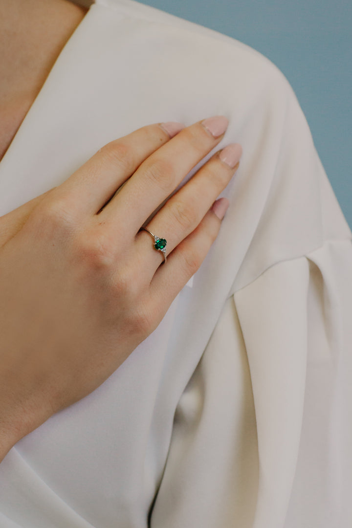 Comete Ring in Gold, Diamonds and Oval Emerald ANB2654