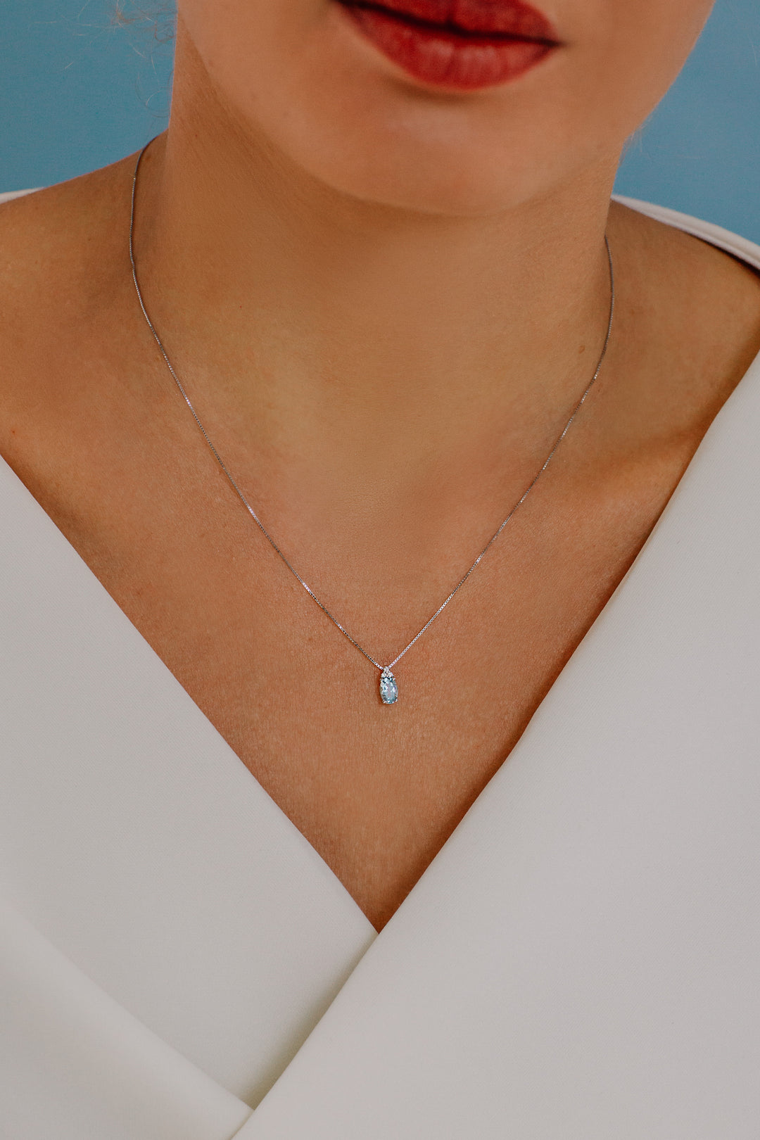 Comete-Halskette aus Golddiamanten und ovalem Aquamarin GLQ263