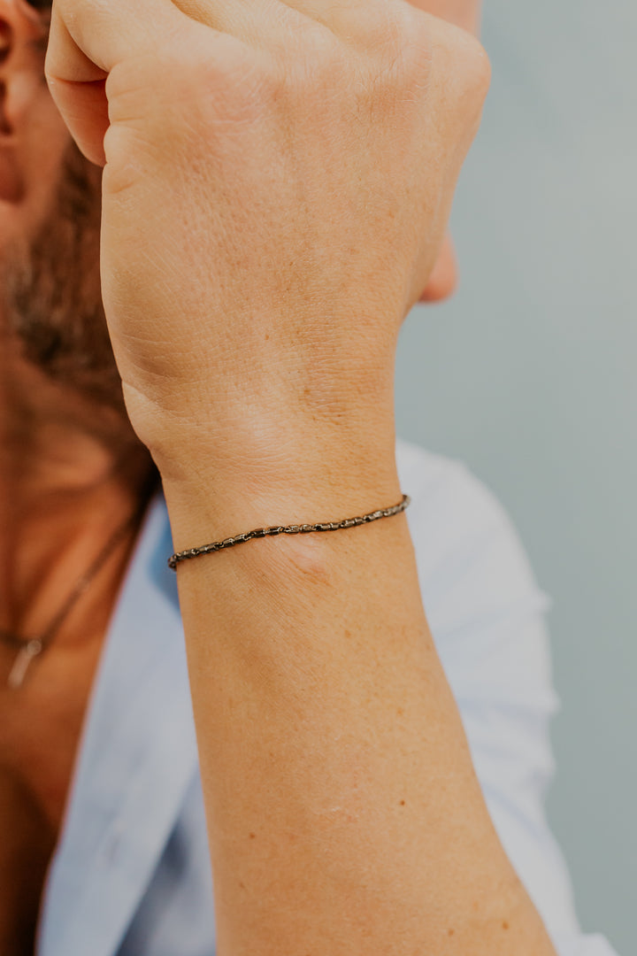 Comete Bracelet in burnished and polished silver, diamond, black spinels UBR1261