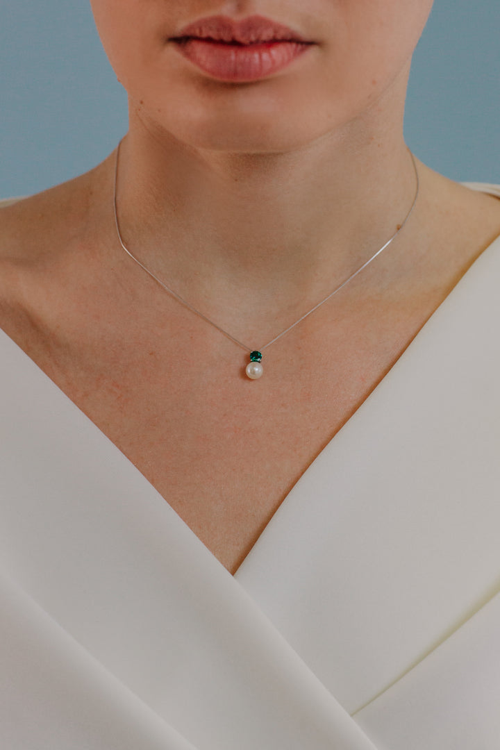 Comete Gold Necklace with Pearls and Round Emerald GLP615