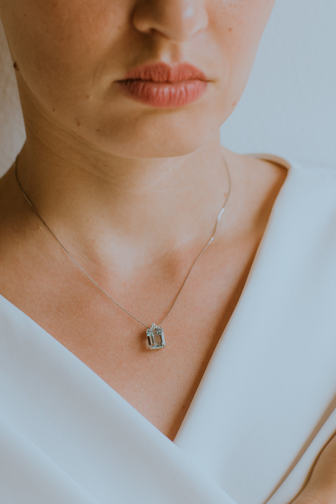Comets Necklace in Gold, Diamonds and Octagonal Aquamarine GLQ301