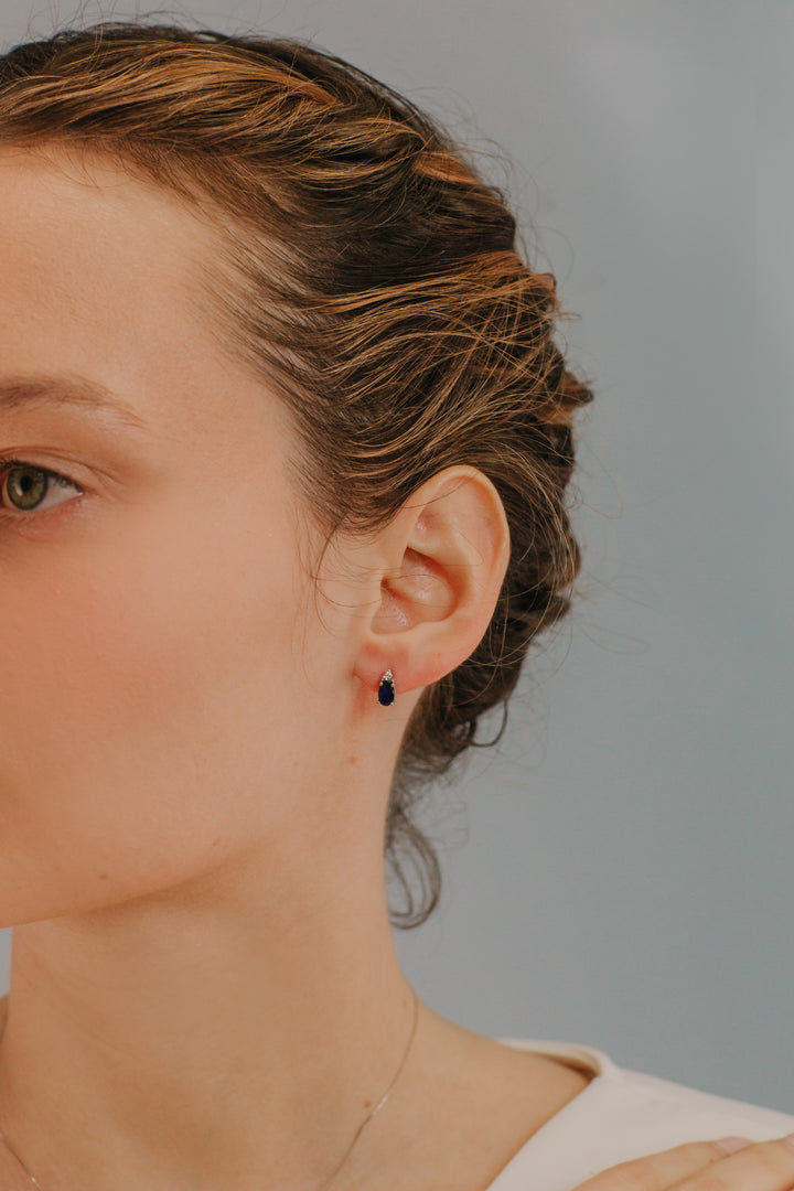 Comete Earrings in Gold, Diamonds and Oval Sapphire ORB1069