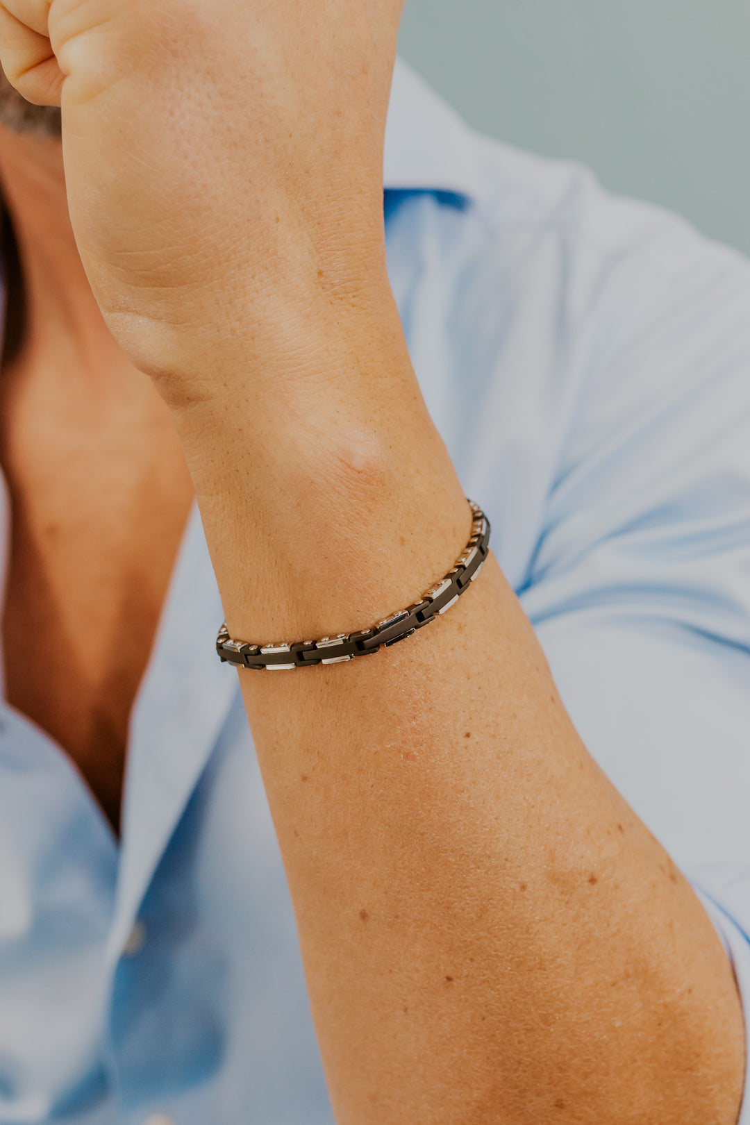 Comete Steel bracelet with black PVD and zircon UBR1237