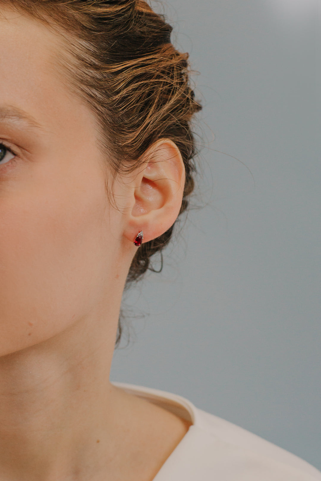 Comete Earrings in Gold, Diamonds and Oval Ruby ORB1070