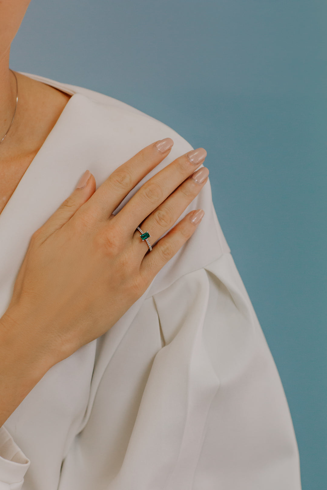 Comete Gold Ring with Diamonds and Emerald ANB2567