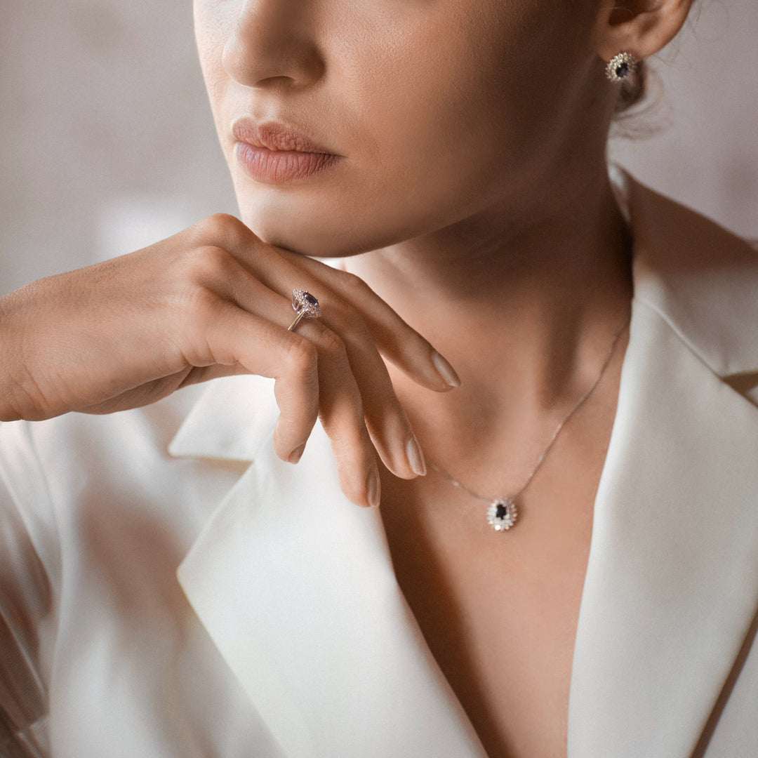 Comete ketting in goud, diamanten en ovale blauwe saffier GLB1601