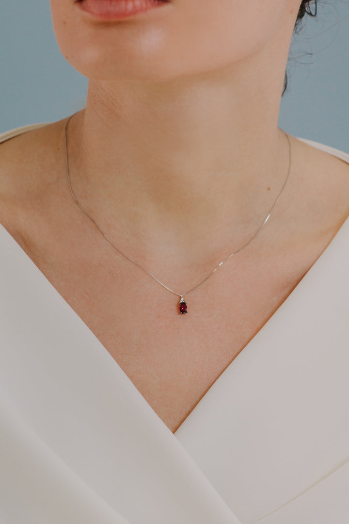 Comete ketting in goud, diamanten en ovale robijn GLB1616