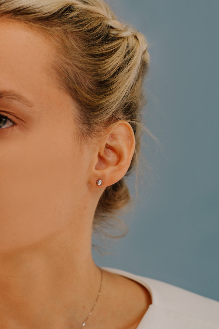 Comete Round light point earrings in gold and diamonds ORB901