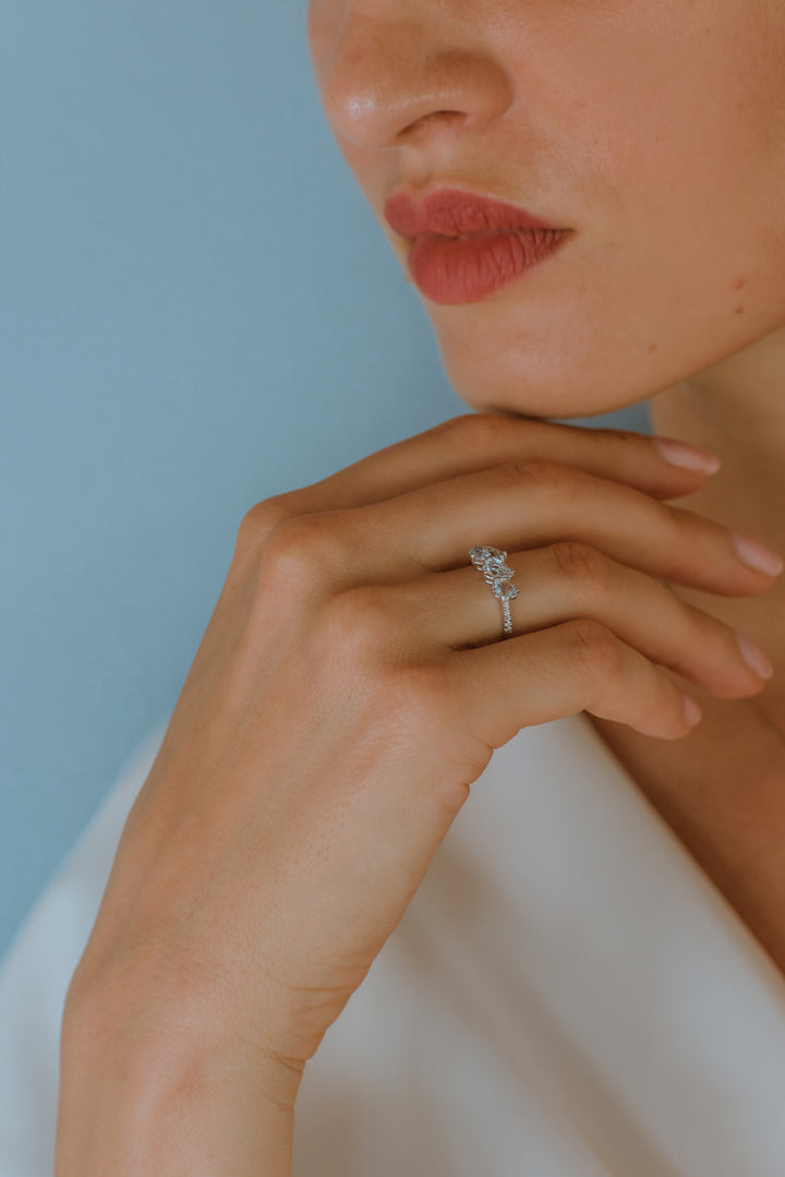Comete gouden ring met diamanten en aquamarijndruppel ANQ329