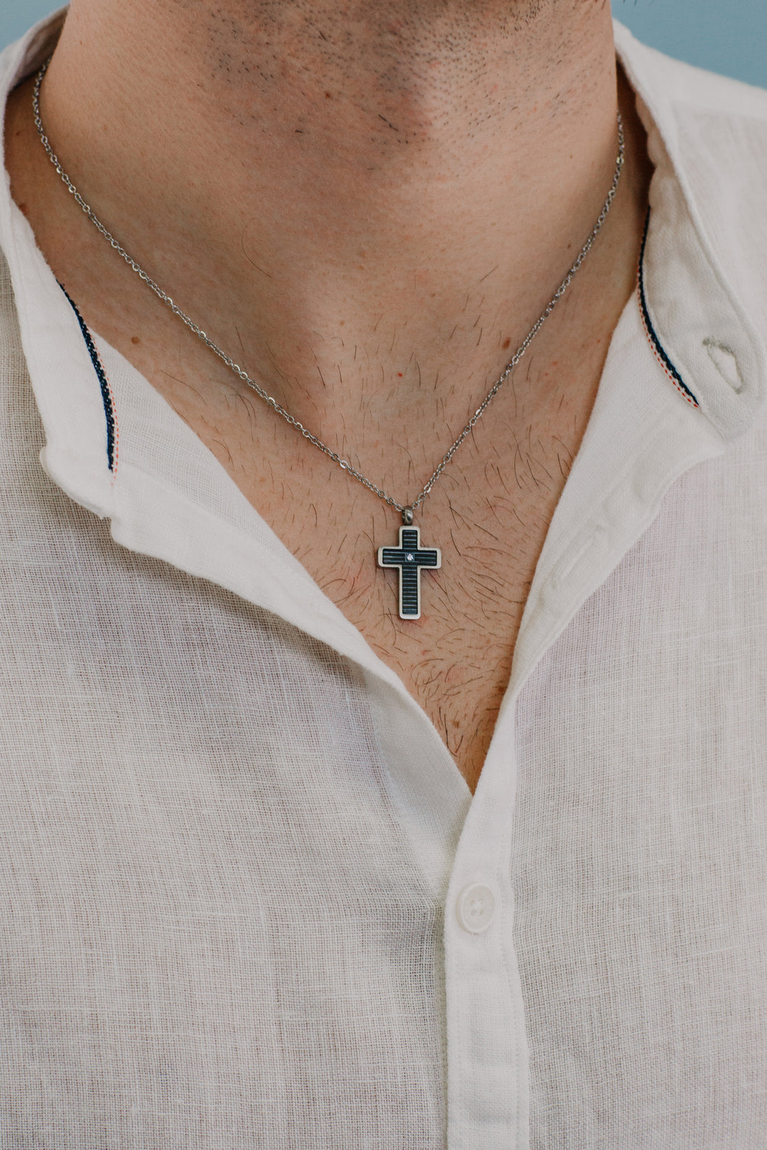 Comete kruisketting in staal en zwart PVD uit de UGL635 Texture Collection