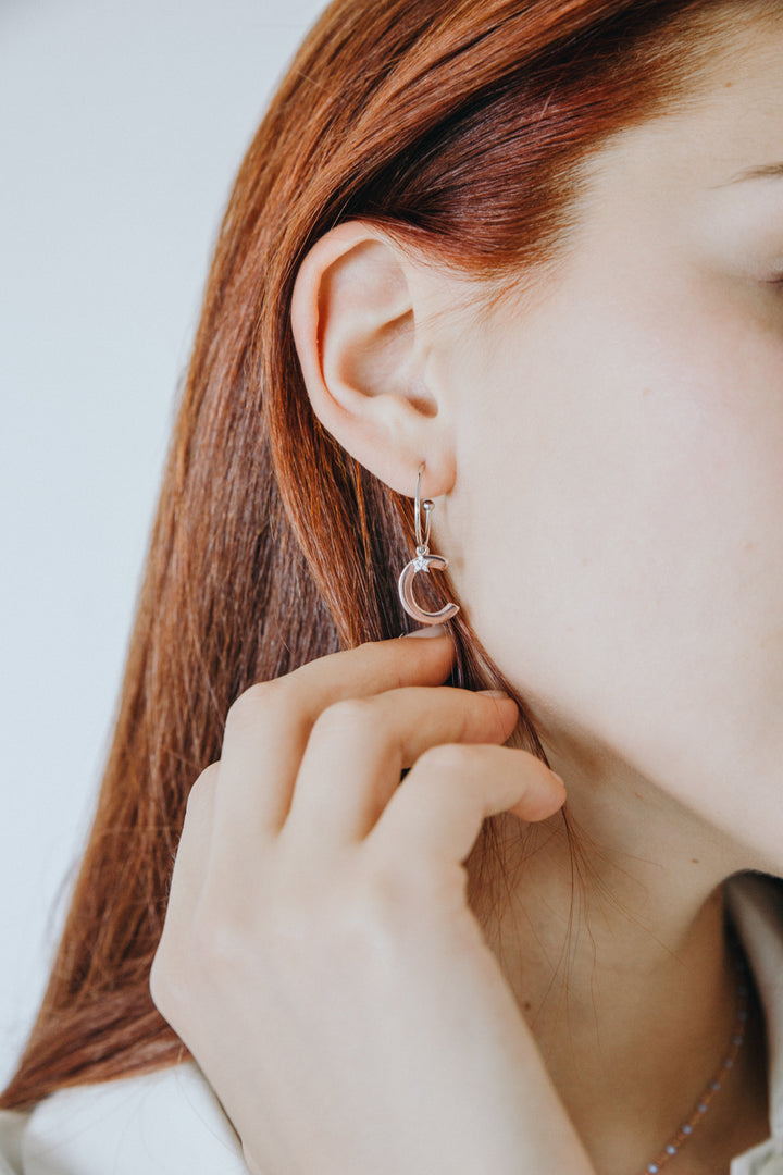 Comete Silver Earrings Letter F ORA153