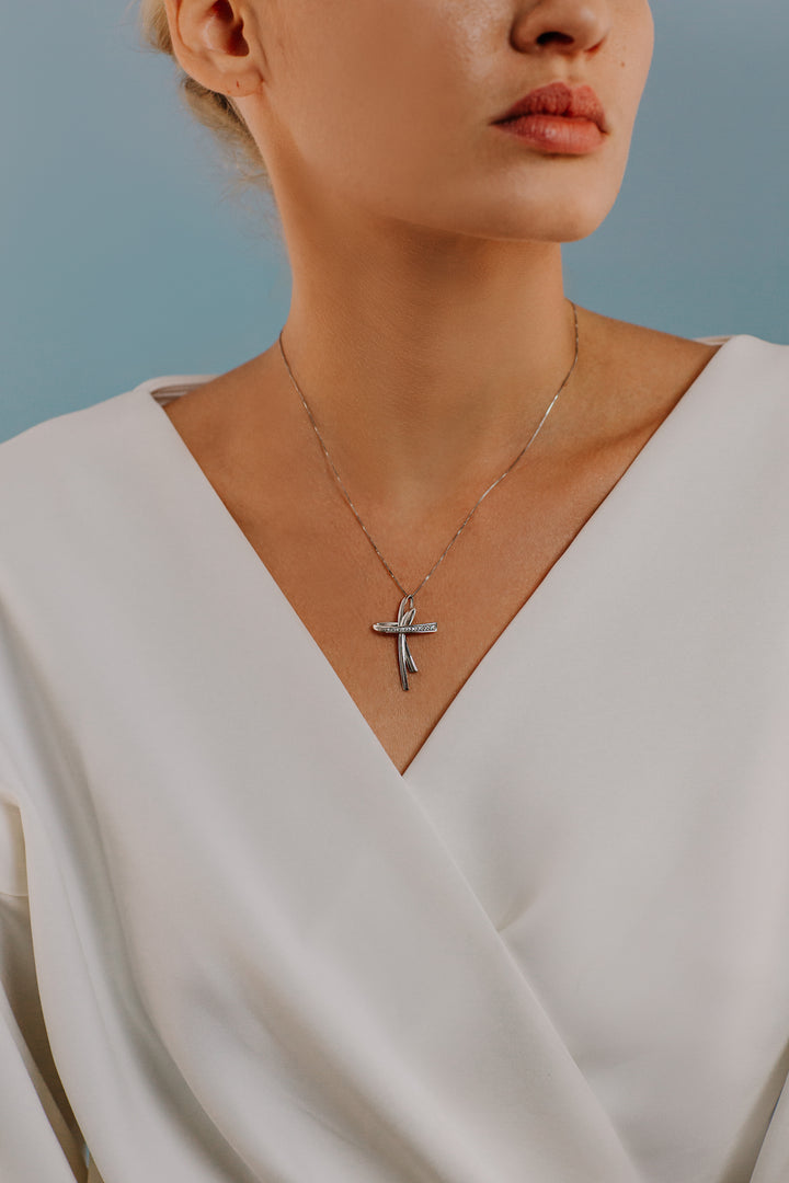 Comete Gold- und Diamant-Kreuz-Halskette GLB1195