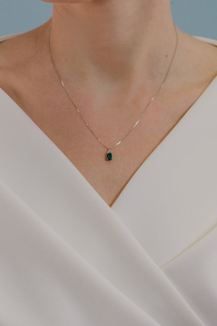 Comete Necklace in Gold, Diamonds and Oval Emerald GLB1617