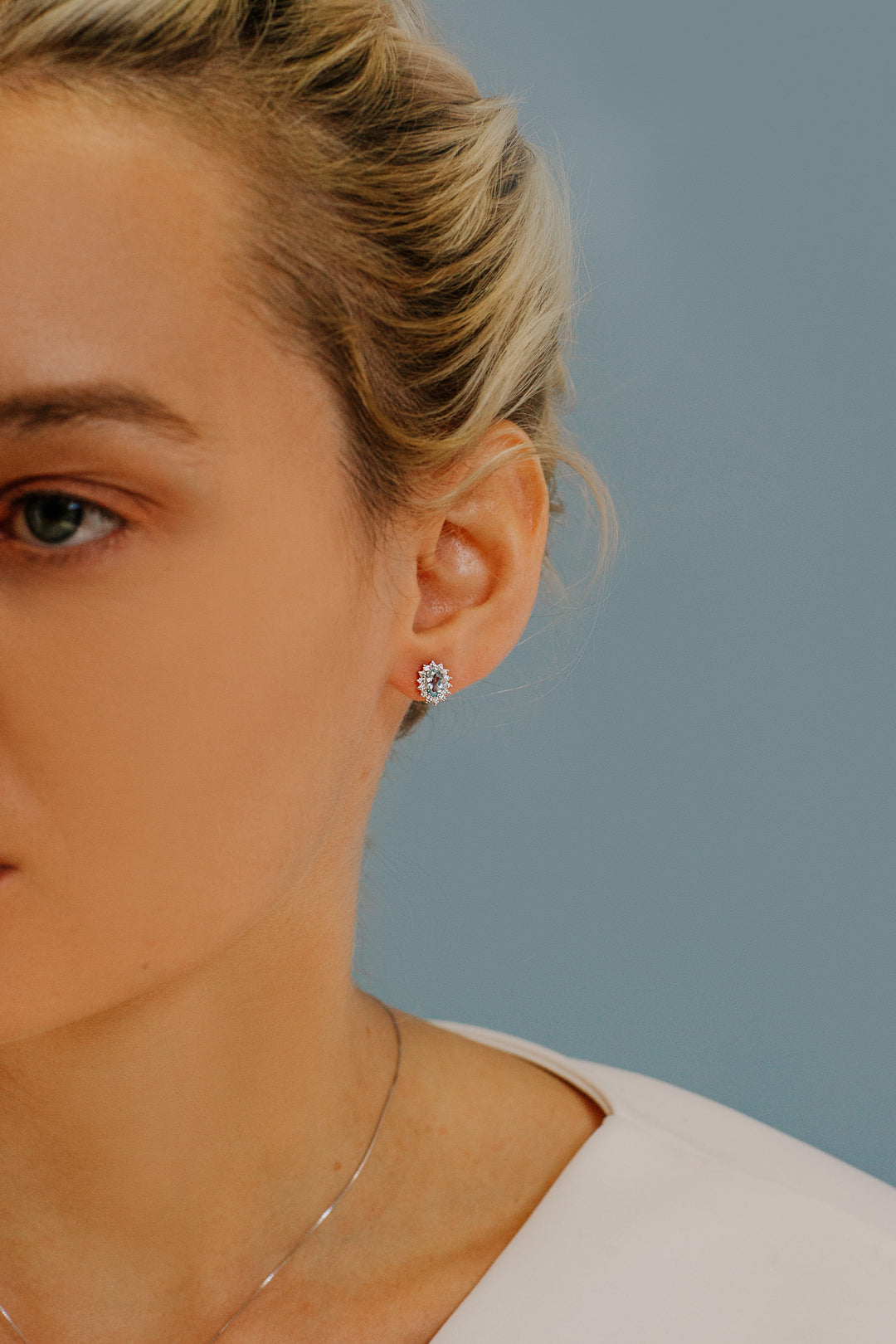 Comete Earrings in Gold, Diamonds and Oval Aquamarine ORQ248