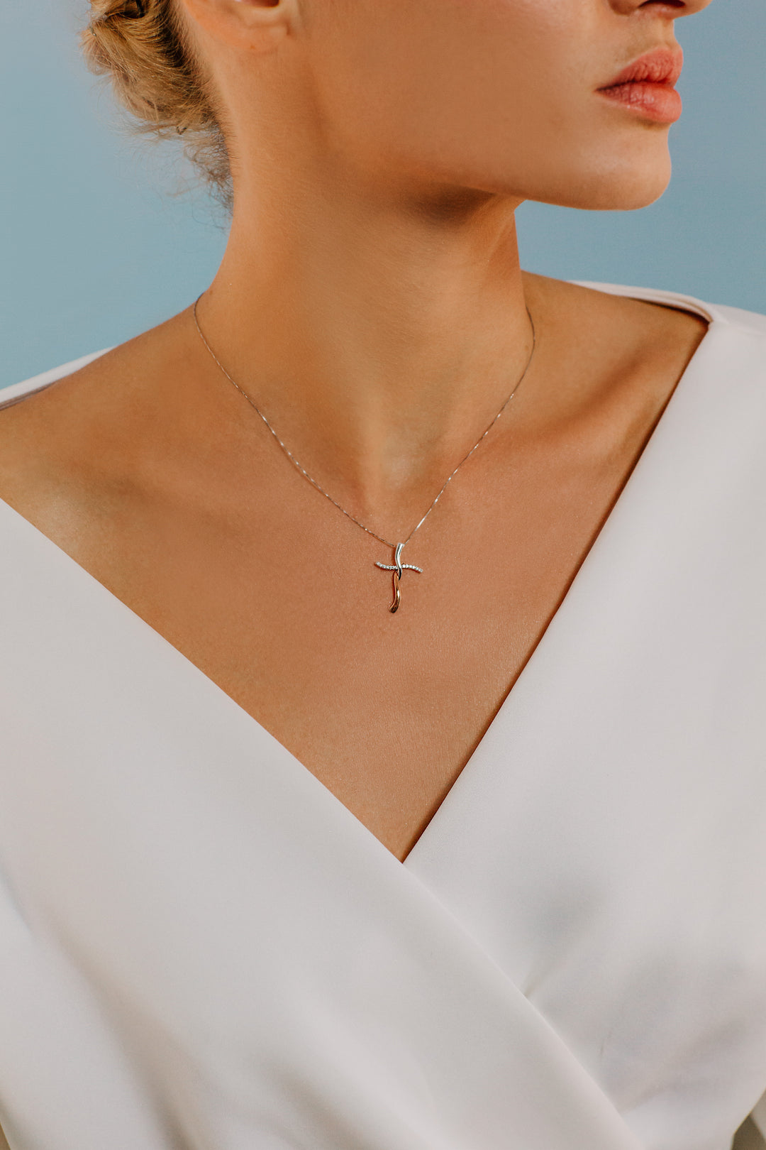 Comete Tweekleurige kruisketting in goud en diamanten GLB1558