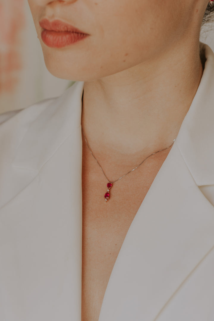 Comete ketting in roségoud diamanten en robijnen drop GLB1607