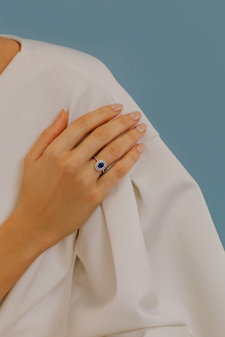 Comete-ring in goud, diamanten en ovale blauwe saffier ANB2419