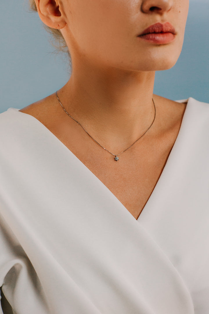 Comets Flower necklace in rose gold with diamonds GLB775