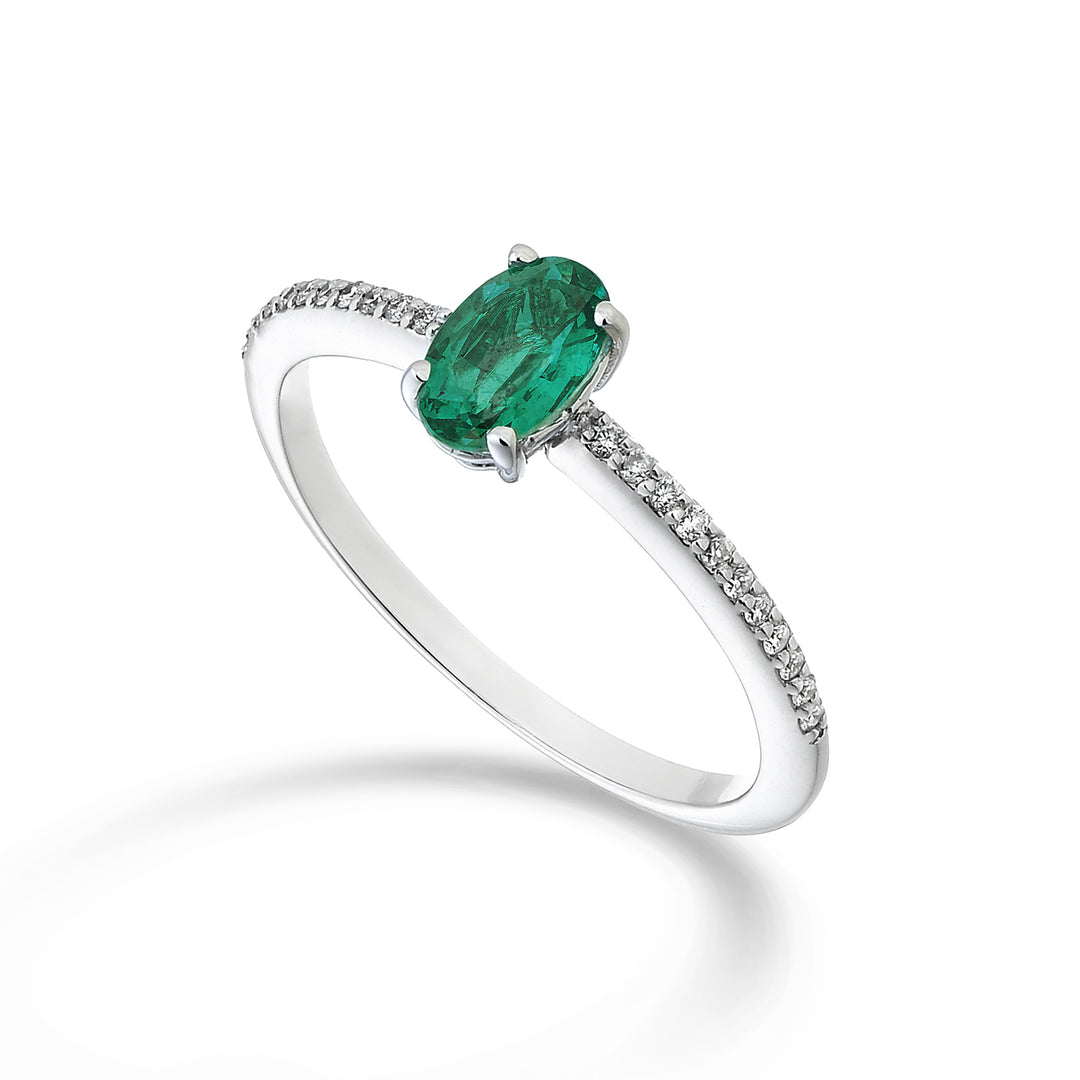 Mikiko een 18k smaragd n. ovaal 6x4 ct.0,46 diam. ct.0,08 MA5102O4SMN046