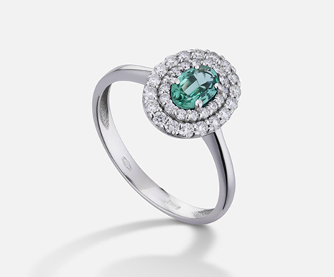 Mikiko een 18k smaragd n. ovaal 6x4 ct.0,38 dia ct.0,33 MA5117O4SMN038