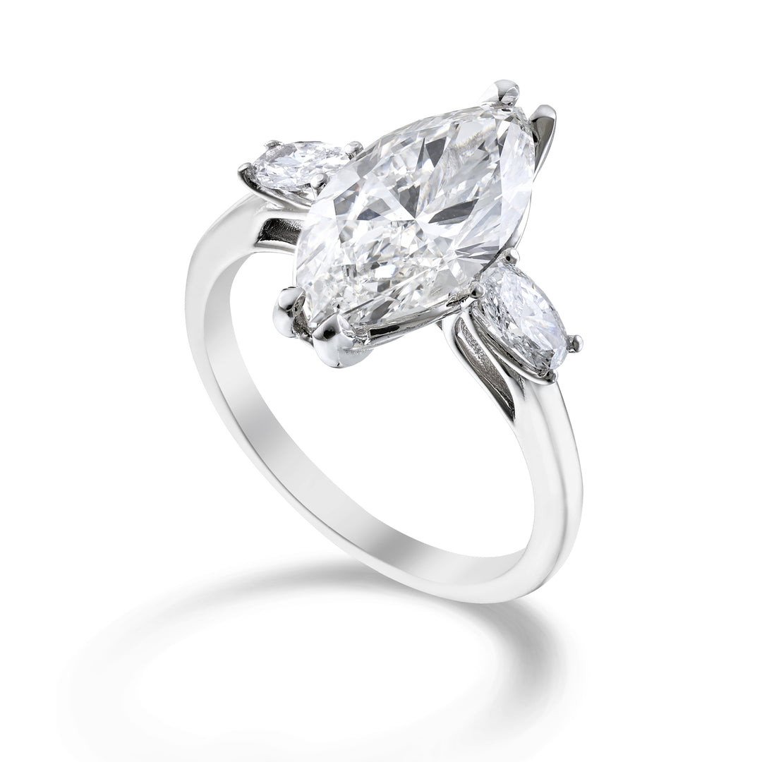 X-Diamond, ein 18-Karat-Labor g.d.tot. 3,46 ct, Marquise-Mittelstück 3,06 ct und seitliche Ovale 5x3 0,40 ct XXDAPU123O4MQBI346