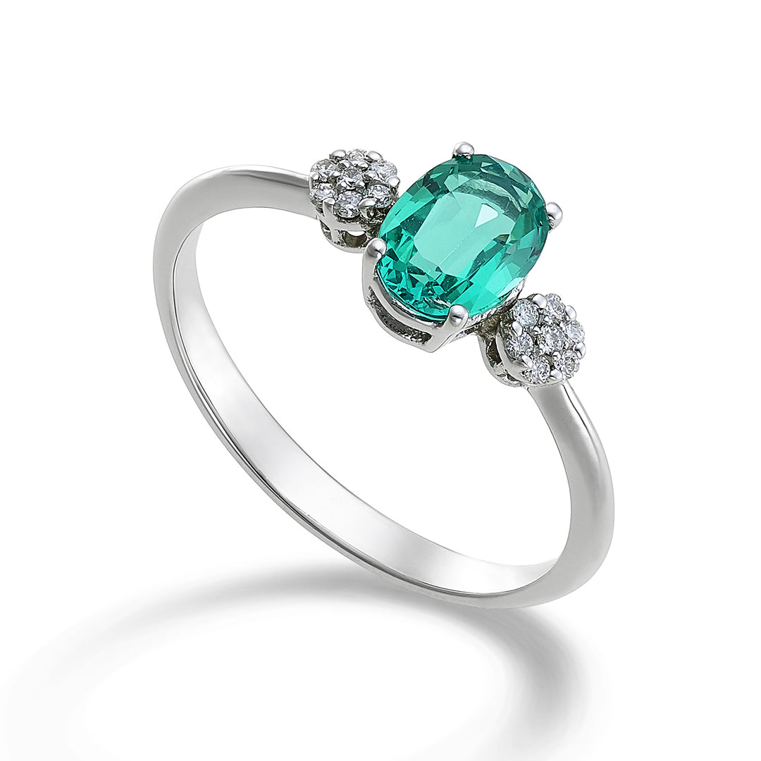 Mikiko een 18k smaragd n. ovaal 7x5 ct.0,69 diam. ct. 0,08 MA5058O4SMN069