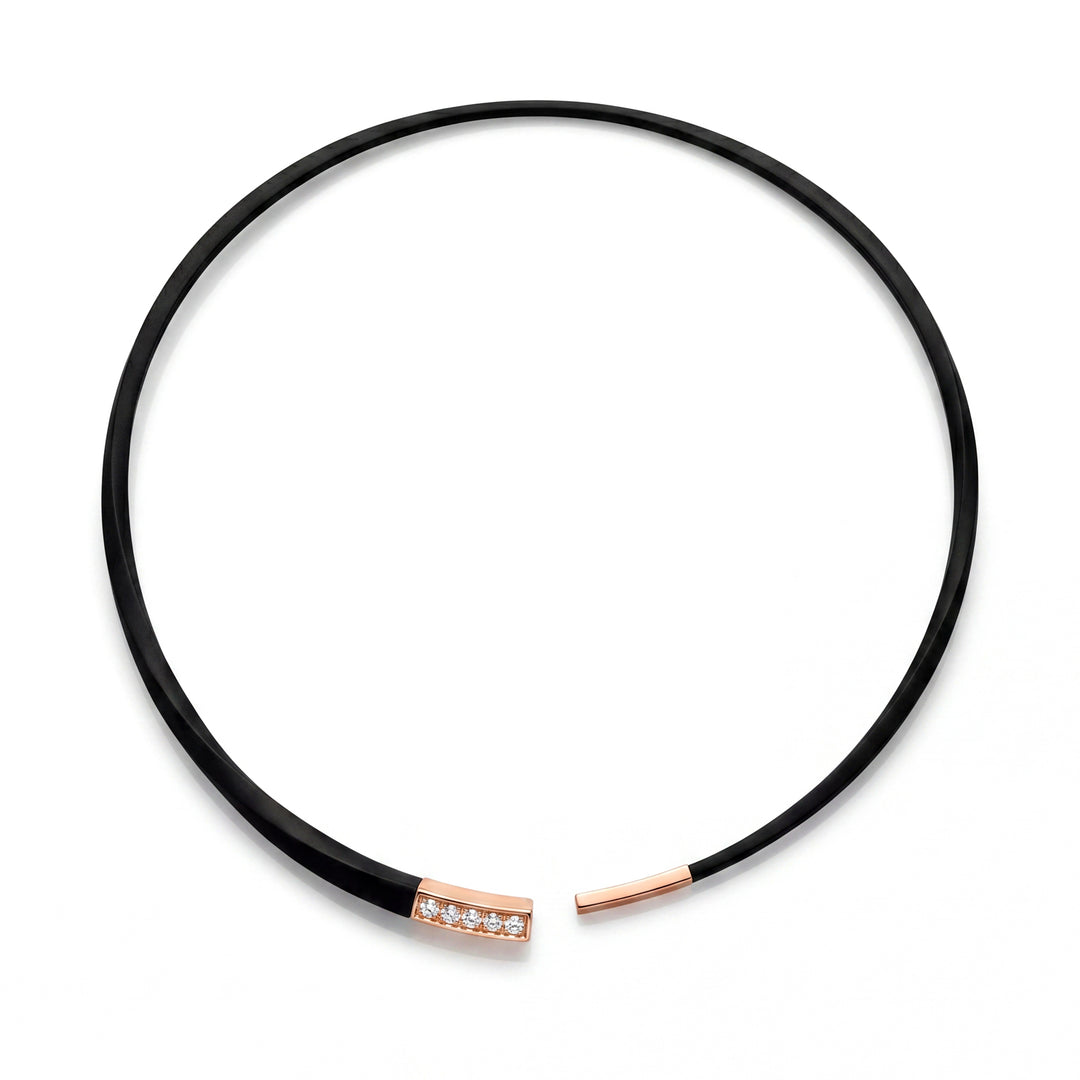 Golay necklace in black titanium and 18k gold with five diamonds on the opening GD023O3DINE