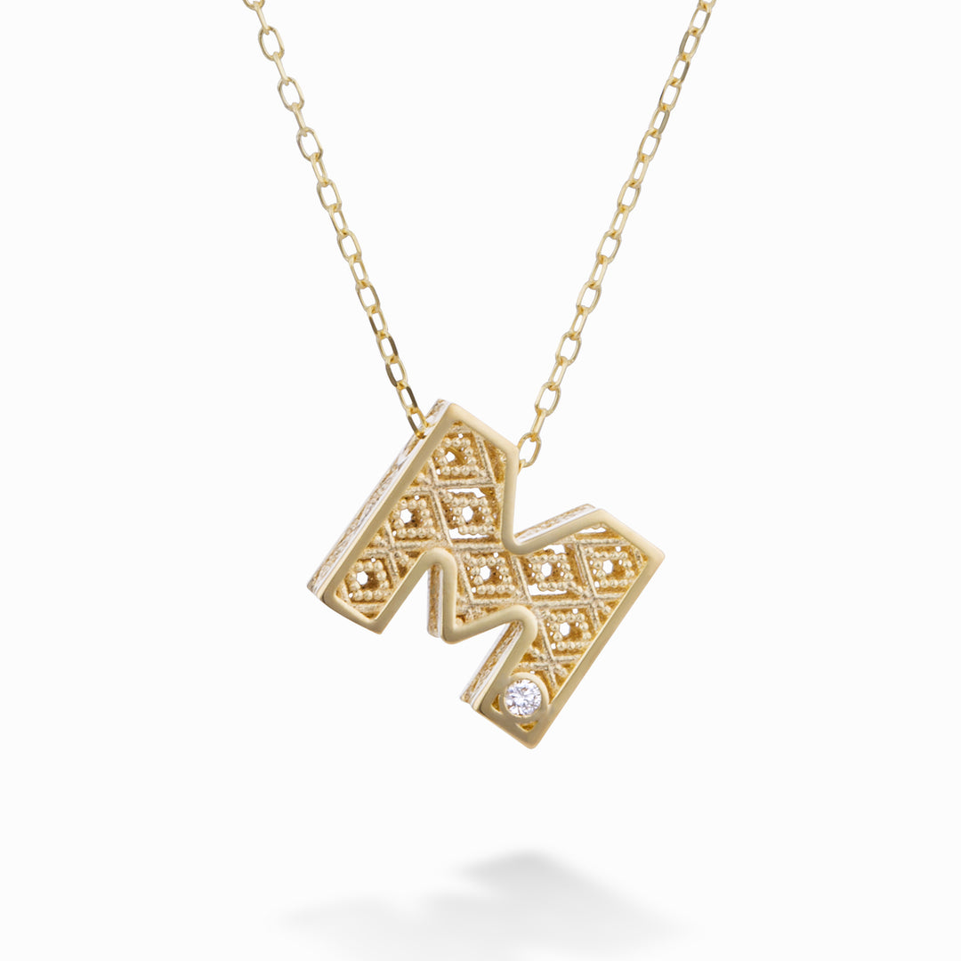 Nihama cl 18k letter m geelgoud diam. ct.0,01 NDLETMO1