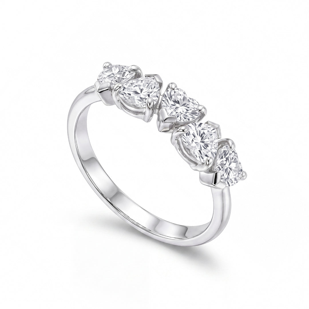 X-Diamond an 18kt five heart ring lab g.d. with alternating orientation tot ct. 1.06 XXDAN027O4CUBI106