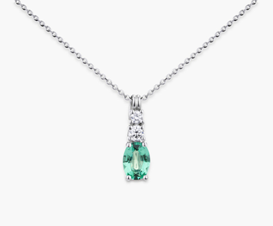 Nihama cl 18k Smaragd n. Oval 7x5 ct.0,60 Durchmesser 0,15 ND5056O4SMN060