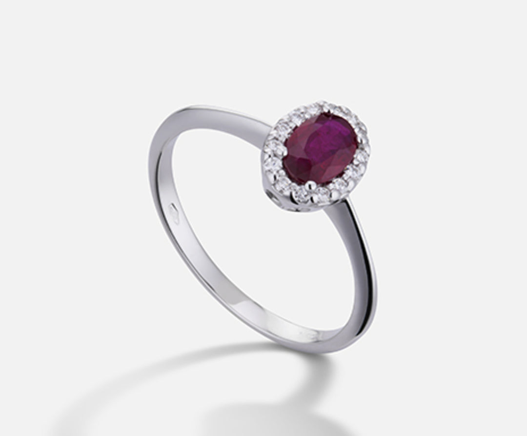 Mikiko een 18k ovale robijn 6x4 ct.0.40 dia ct.0.09 MA5115O4RBC