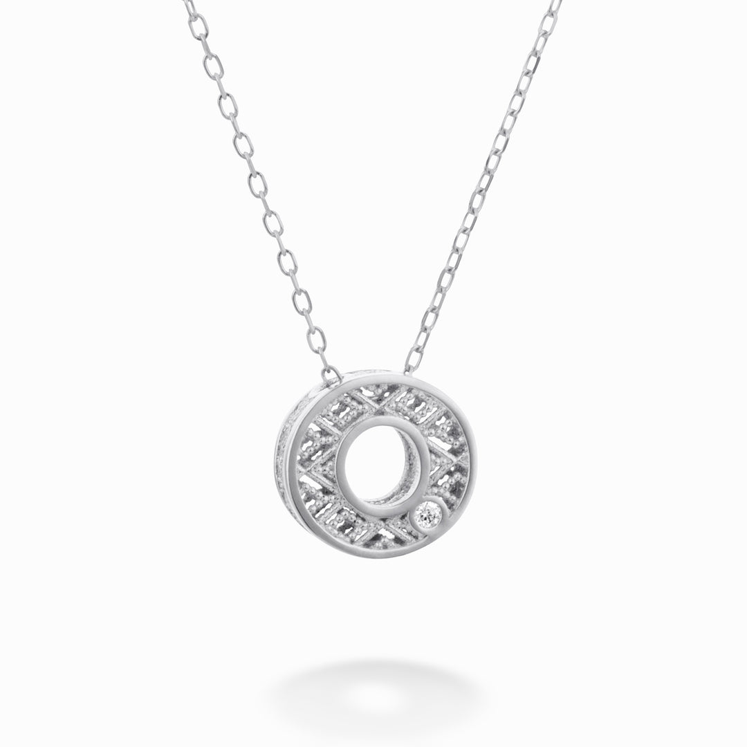Mikiko cl 18k letter o witgoud diam. ct.0,01 MDLETOO4