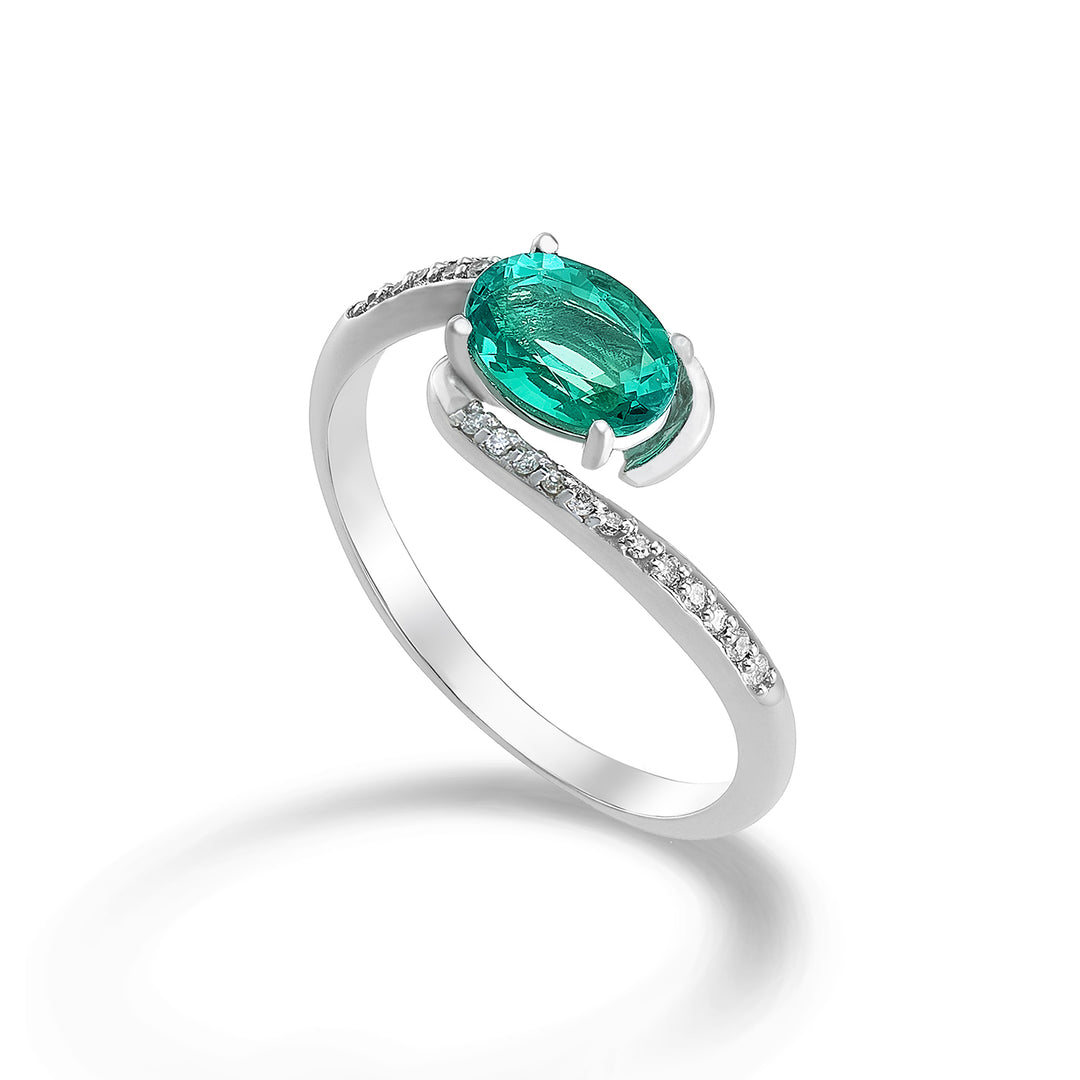 Mikiko een 18k smaragd n. ovaal 7x5 ct. 0,69 diam. ct. 0,085MA5101O4SMN069