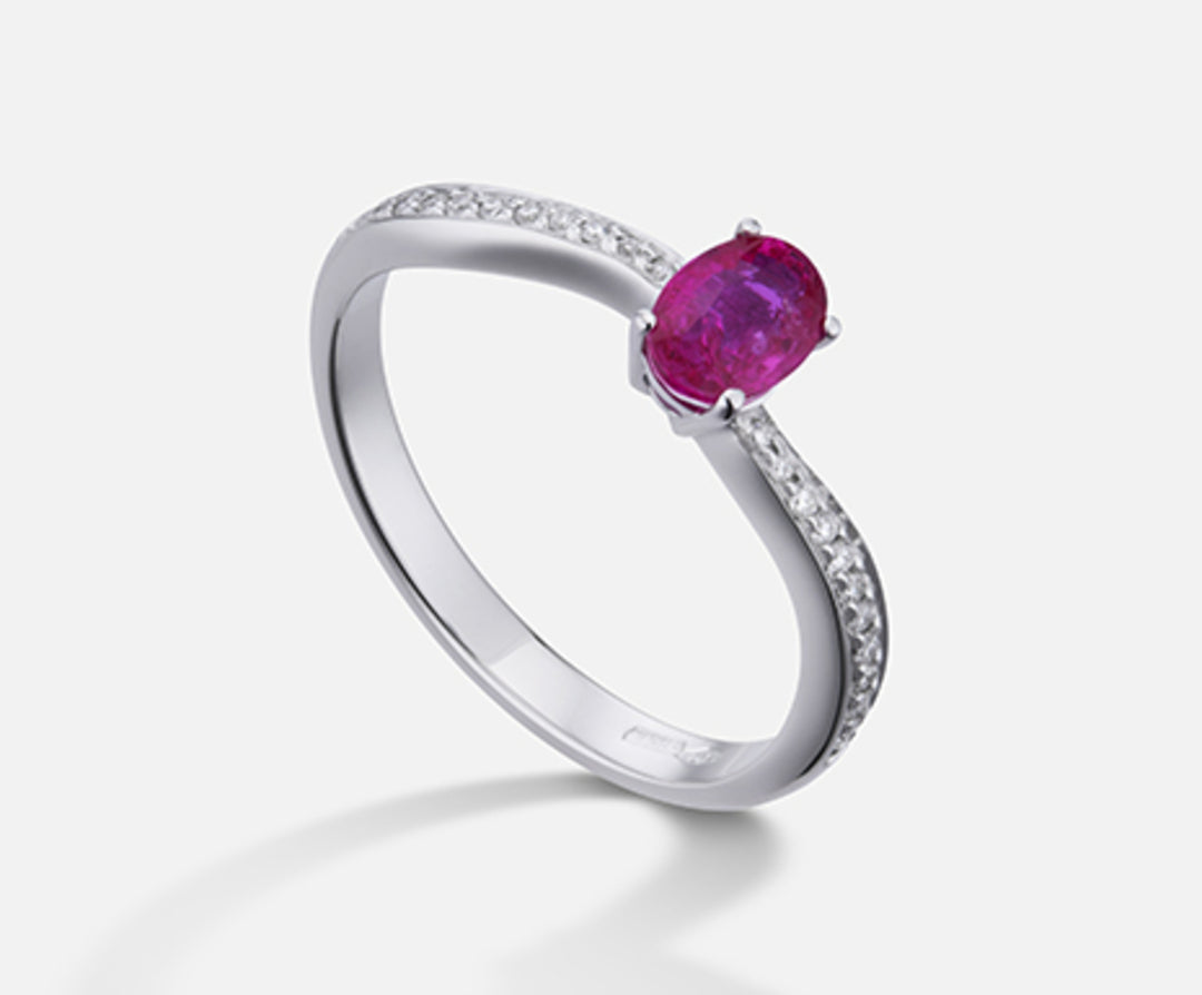 Mikiko een 18k robijn n. ovaal 6x4 ct.0,62 diam. ct. 0,10 MA5108O4RBN062