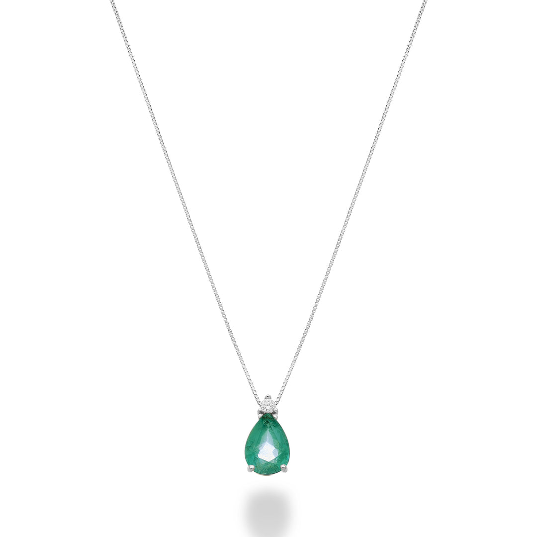Mikiko cl 18k oval emerald 7x5 with three diamonds MD5189O4BE