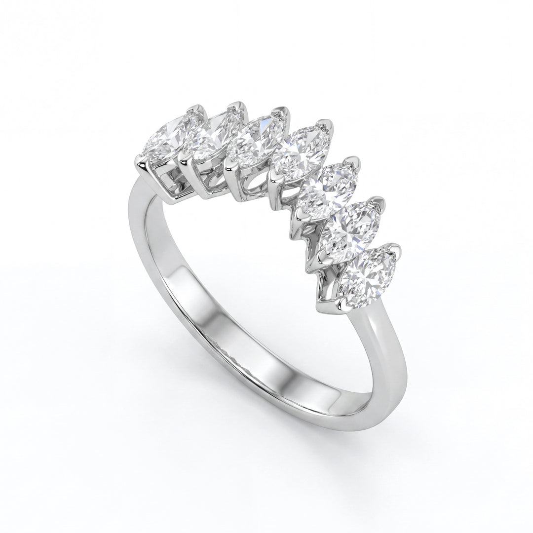 X-Diamond, ein 18-Karat-Diamant mit sieben Marquise-Labor-Diamanten. Gesamtct0,86 XXDAN024O4MQBI086
