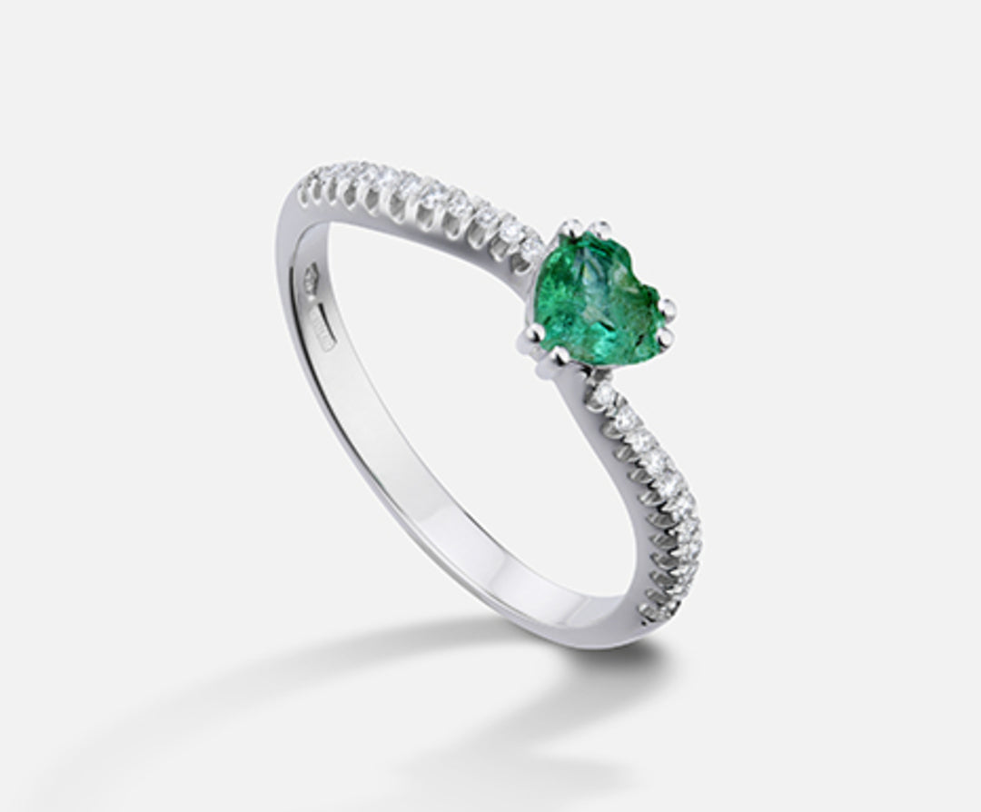 Mikiko een 18k smaragd n. hart 5x5 ct.0,31 diam. ct.0,11 MA5106O4SMN031