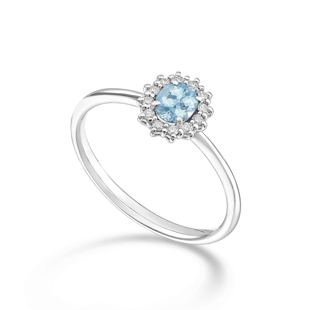 Mikiko, ein 9 Karat ovaler Aquamarin mit 5 x 4 ct. 0,30 Durchm. 0,10 ct MA5167R4AM