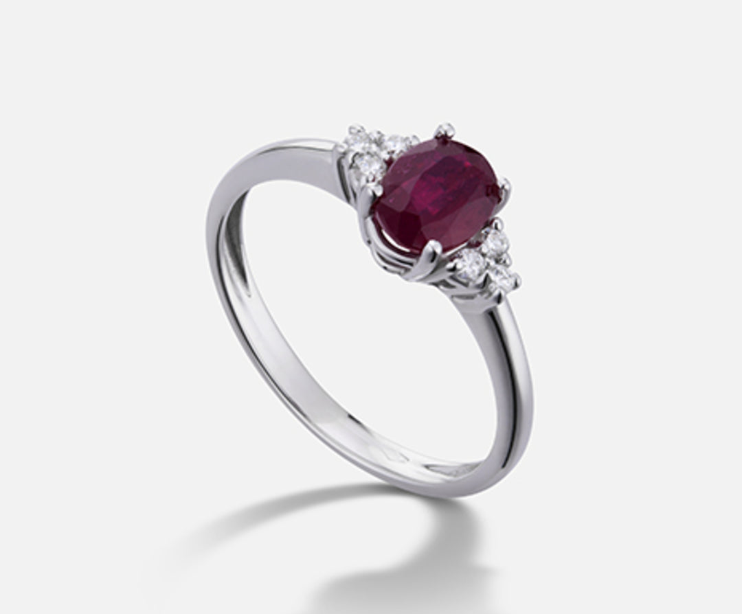 Mikiko een 18k robijn n. ovaal 7x5 ct.0,85 dia ct.0,09 MA5112O4RBN085