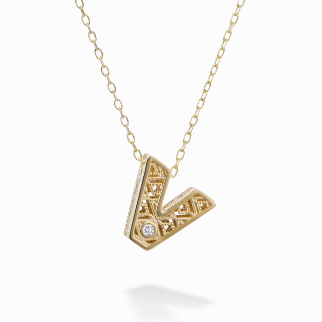 Mikiko cl 18k letter v geelgoud diam. ct.0,01 MDLETVO1