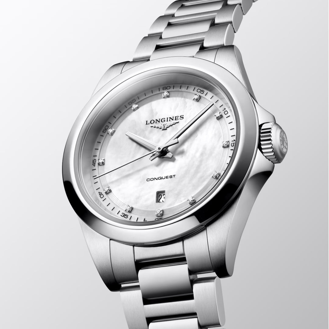 Longines Conquest horloge 30 mm parelmoer diamanten quartz staal L3.350.4.87.6