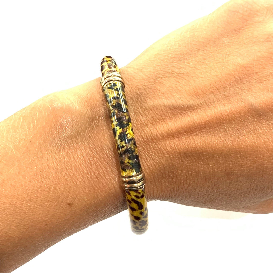 Menegatti bracciale a manetta Leopardo argento 925 finitura PVD oro giallo smalto BR-ARG-0007 - Capodagli 1937