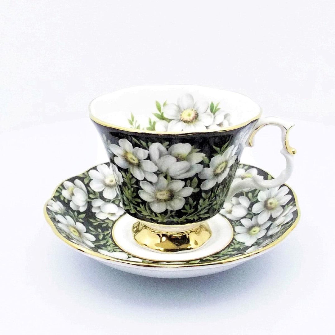 Royal Albert theekopje Mountain Avens Engelse porseleinen emaille decoraties gouden afwerkingen bloem A-S885-4 - Gioielleria Capodagli